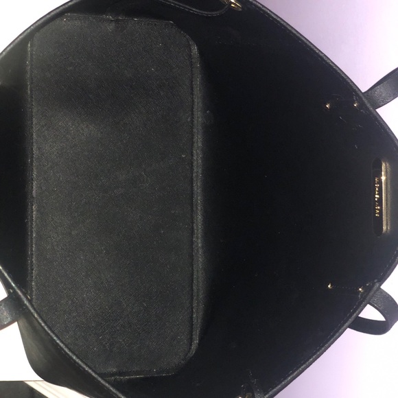 Black Micheal Kors tote - Picture 4 of 5